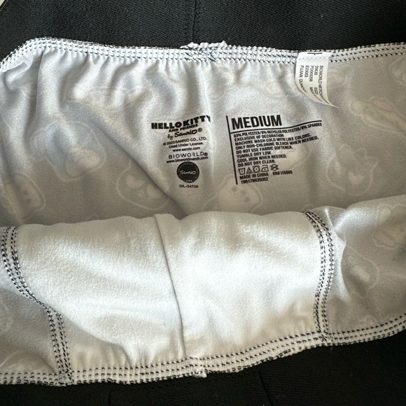 Hello Kitty Boxer Briefs Size Medium - Picture 3 of 3